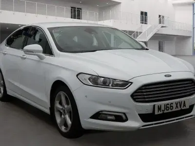 Used Ford Mondeo Titanium 180 HP (132 kW) 2016 White Hatchback