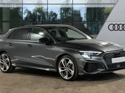 Begagnad Audi A3 Sportback Comfort 150 HK (110 kW) 2023 Grå Halvkombi