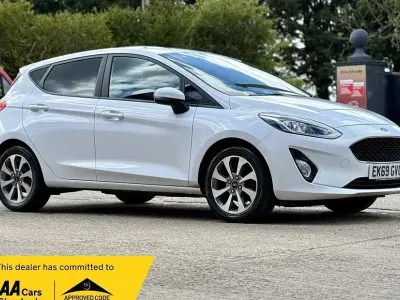 Second-hand Ford Fiesta Trend 85 CP (62 kW) 2019 Alb Hatchback