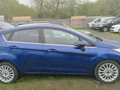 Używany Ford Fiesta Titanium 2014 Niebieski Hatchback