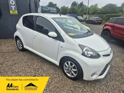 Used Toyota Aygo 68 HP (50 kW) 2013 White Hatchback
