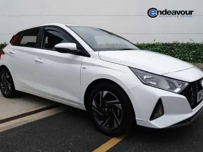 Używany Hyundai i20 SE 100 KM (73 kW) 2023 Biały Hatchback