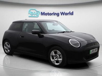 Black Used 2025 Mini Cooper SE Classic Hatchback | £23,500