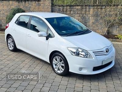 Used Toyota Auris 132 HP (97 kW) 2012 White Hatchback