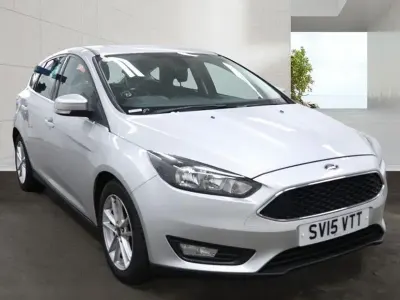 Używany Ford Focus Zetec 2015 Srebrny Hatchback