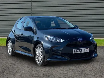 Begagnad Toyota Yaris 116 HK (85 kW) 2023 Svart Halvkombi