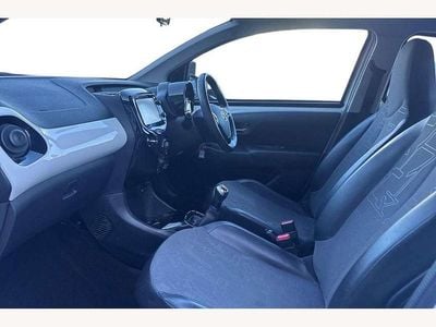 Used Toyota Aygo x-press 69 HP (50 kW) 2017 White Hatchback