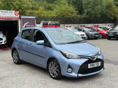 Used Toyota Yaris 99 HP (72 kW) 2015 Blue Hatchback