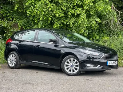 Begagnad Ford Focus Titanium 2016 Svart Halvkombi