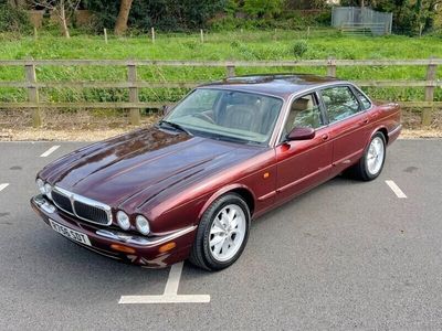 used Jaguar XJ8 4.0 V8 // 290 BHP // 4d // px swap