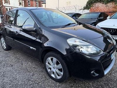 Black Used 2010 Renault Clio II Hatchback | £2,495 (Fair price)