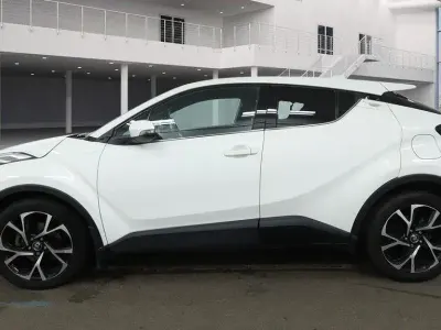 Begagnad Toyota C-HR Design 122 HK (89 kW) 2018 Vit SUV