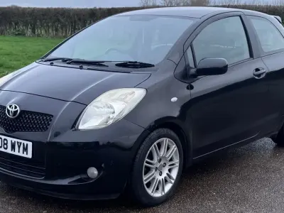 Begagnad Toyota Yaris SR 2008 Svart Halvkombi