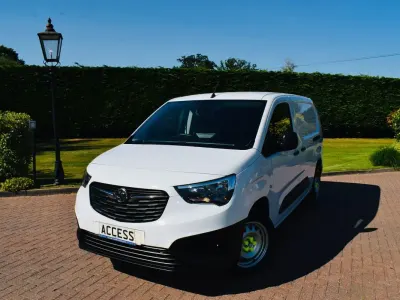Used Vauxhall Combo 100 HP (73 kW) 2023 White MPV