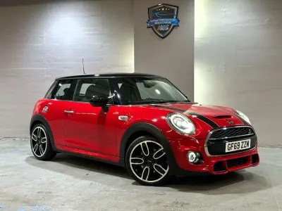 Begagnad Mini Cooper S Hatch 2019 Röd Halvkombi