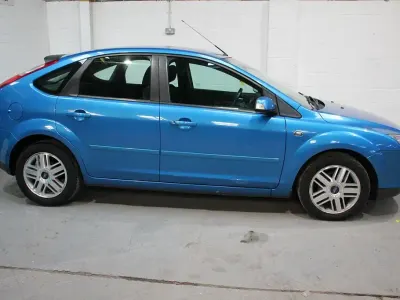 Used Ford Focus Ghia 100 HP (73 kW) 2007 Blue Hatchback