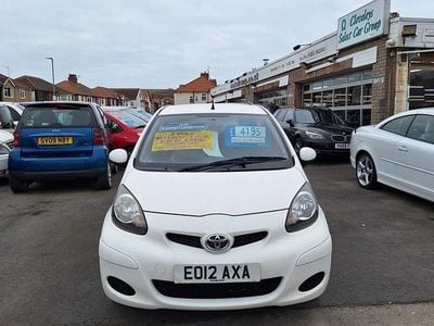 Used Toyota Aygo 67 HP (49 kW) 2012 White Hatchback