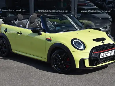 Begagnad Mini John Cooper Works Cabriolet 231 HK (169 kW) 2022 Gul Cab