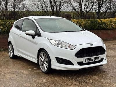 White Used 2015 Ford Fiesta Zetec Hatchback | £4,295 (Fair price)