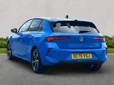 Nowe Vauxhall Astra 130 KM (95 kW) 2025 Niebieski Hatchback