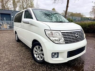 Used Nissan Elgrand 2004 Pearl white MPV