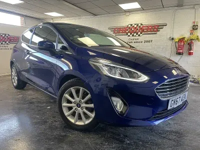 Usado Ford Fiesta Titanium 100 CV (73 kW) 2017 Azul Utilitario