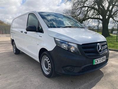 Begagnad Mercedes e-Vito Progressive 85 kW (116 HK) 2023 Vit Van