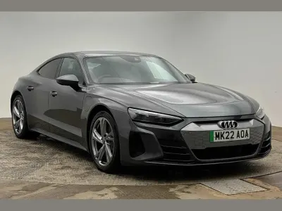 Begagnad Audi e-tron GT quattro Comfort 384 kW (523 HK) 2022 Grå Sedan