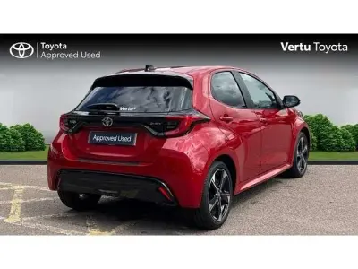 Used Toyota Yaris Hybrid 128 HP (94 kW) 2025 Red Hatchback