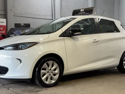 Used Renault Zoe Dynamique 2016 White Hatchback