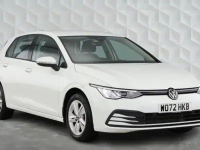 Second-hand VW Golf VIII Life 130 CP (95 kW) 2023 Alb Hatchback