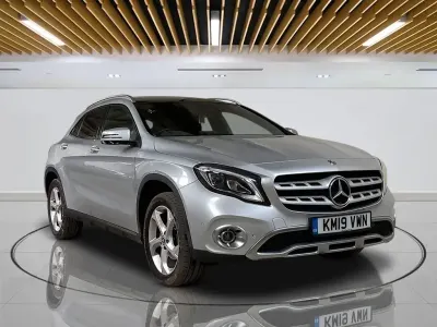 Usado Mercedes GLA200 Premium Plus 136 HP (100 kW) 2019 Prateado SUV