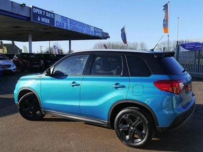 Turquoise/black Used 2015 Suzuki Vitara SZ5 Hatchback | £11,995 (Fair price)