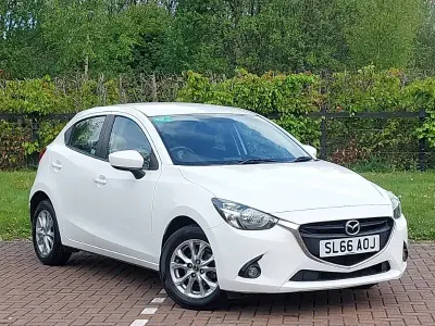 Używany Mazda 2 75 KM (55 kW) 2016 Biały Hatchback