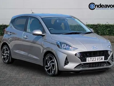 Used Hyundai i10 Premium 67 HP (49 kW) 2023 Bronze Hatchback