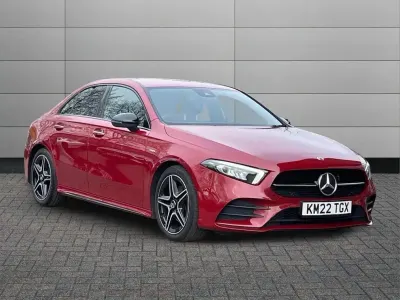 Begagnad Mercedes A200 AMG Line Premium 163 HK (119 kW) 2022 Röd Sedan