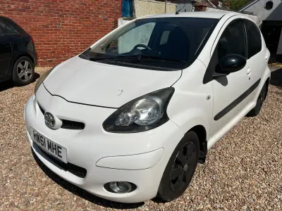 Used Toyota Aygo 68 HP (50 kW) 2011 White Hatchback