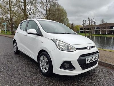 Used Hyundai i10 SE 66 HP (48 kW) 2015 White Hatchback
