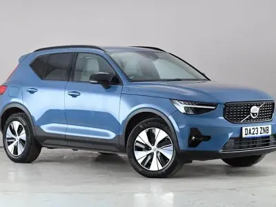 Usado Volvo XC40 Plus 211 HP (155 kW) 2023 Azul SUV