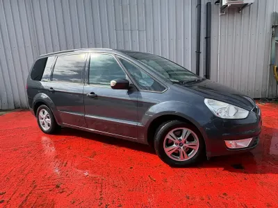 Usado Ford Galaxy Zetec 140 CV (102 kW) 2008 Gris Monovolumen