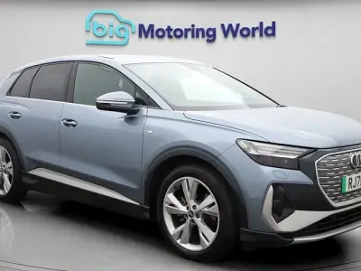 Usado Audi Q4 e-tron S-Line 125 kW (170 HP) 2022 Azul SUV
