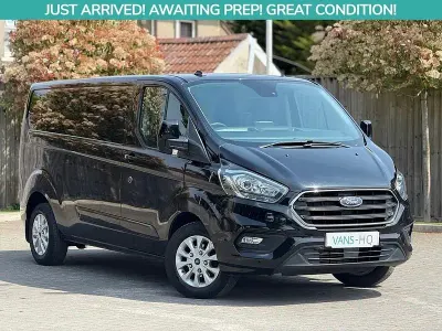 Begagnad Ford Transit Custom Limited 130 HK (95 kW) 2023 Svart Van