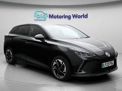 Begagnad MG MG4 EV Trophy 319 kW (435 HK) 2023 Svart Halvkombi