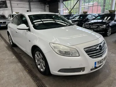Begagnad Vauxhall Insignia 160 HK (117 kW) 2012 Vit Halvkombi