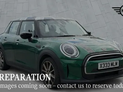 Usado Mini Cooper Classic 134 HP (98 kW) 2022 Verde Citadino