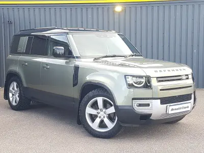Second-hand Land Rover Defender First Edition 240 CP (176 kW) 2020 Verde SUV