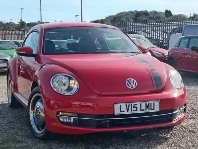 Usado VW Beetle Design 105 HP (77 kW) 2015 Vermelho Citadino
