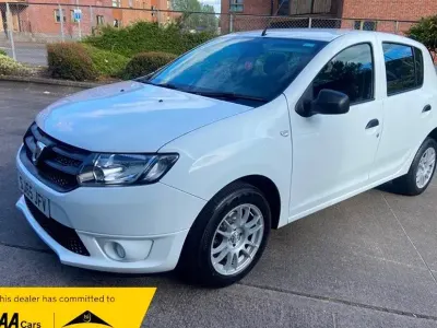Używany Dacia Sandero Ambiance 75 KM (55 kW) 2015 Biały Hatchback