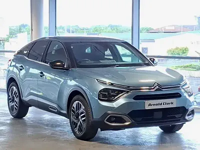 Używany Citroën C4 PureTech 131 KM (96 kW) 2021 Niebieski Hatchback