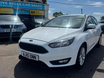 Used Ford Focus Zetec 120 HP (88 kW) 2015 White Hatchback